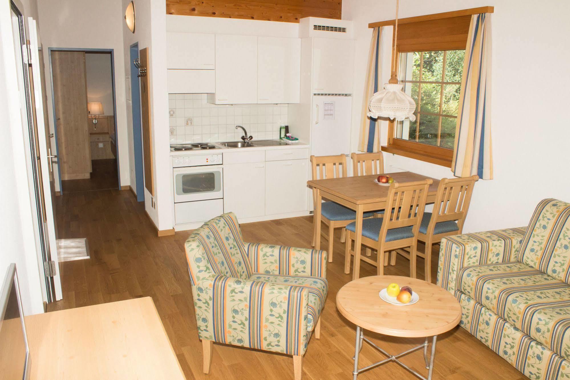 Aparthotel Muchetta Wiesen Bagian luar foto