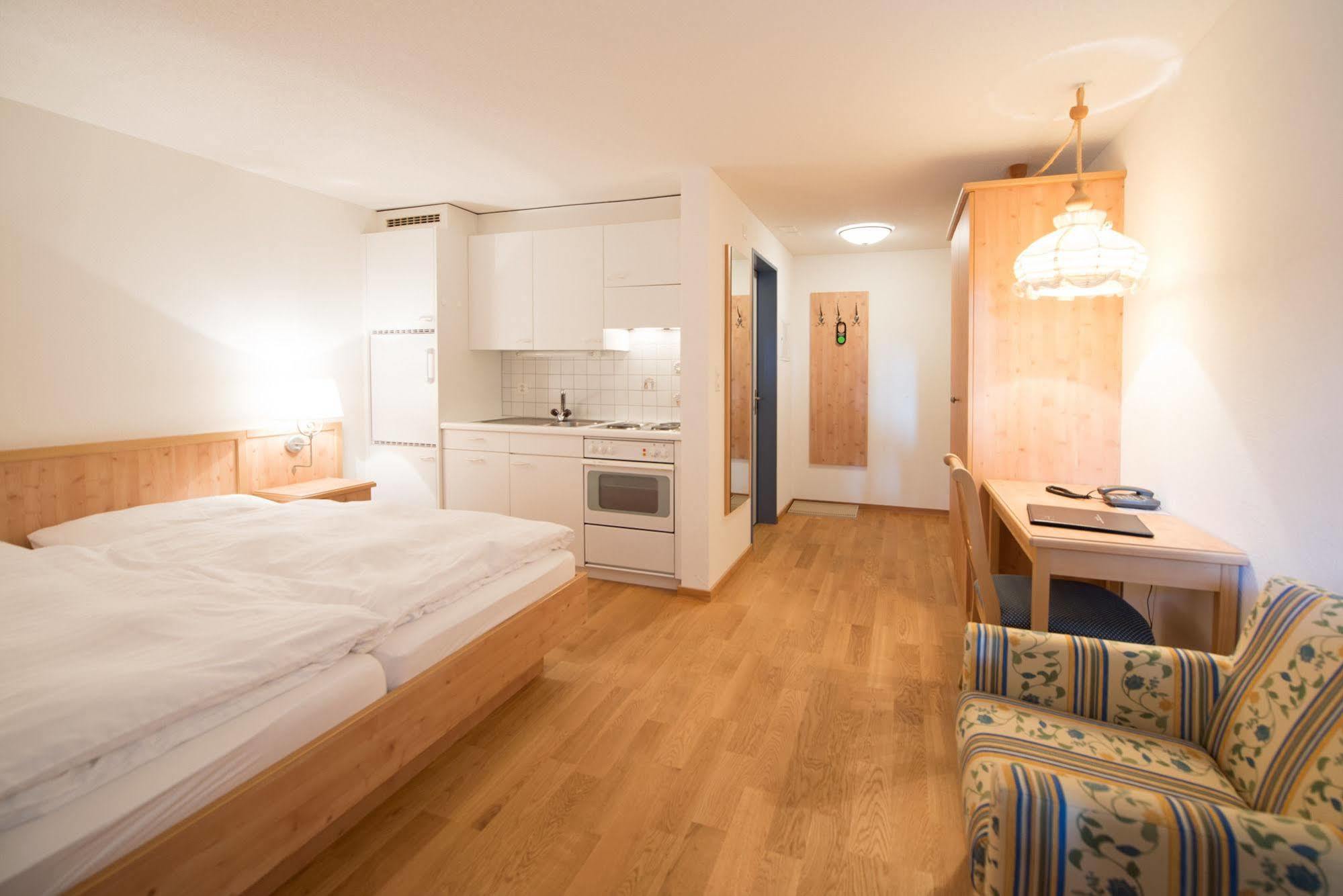 Aparthotel Muchetta Wiesen Bagian luar foto