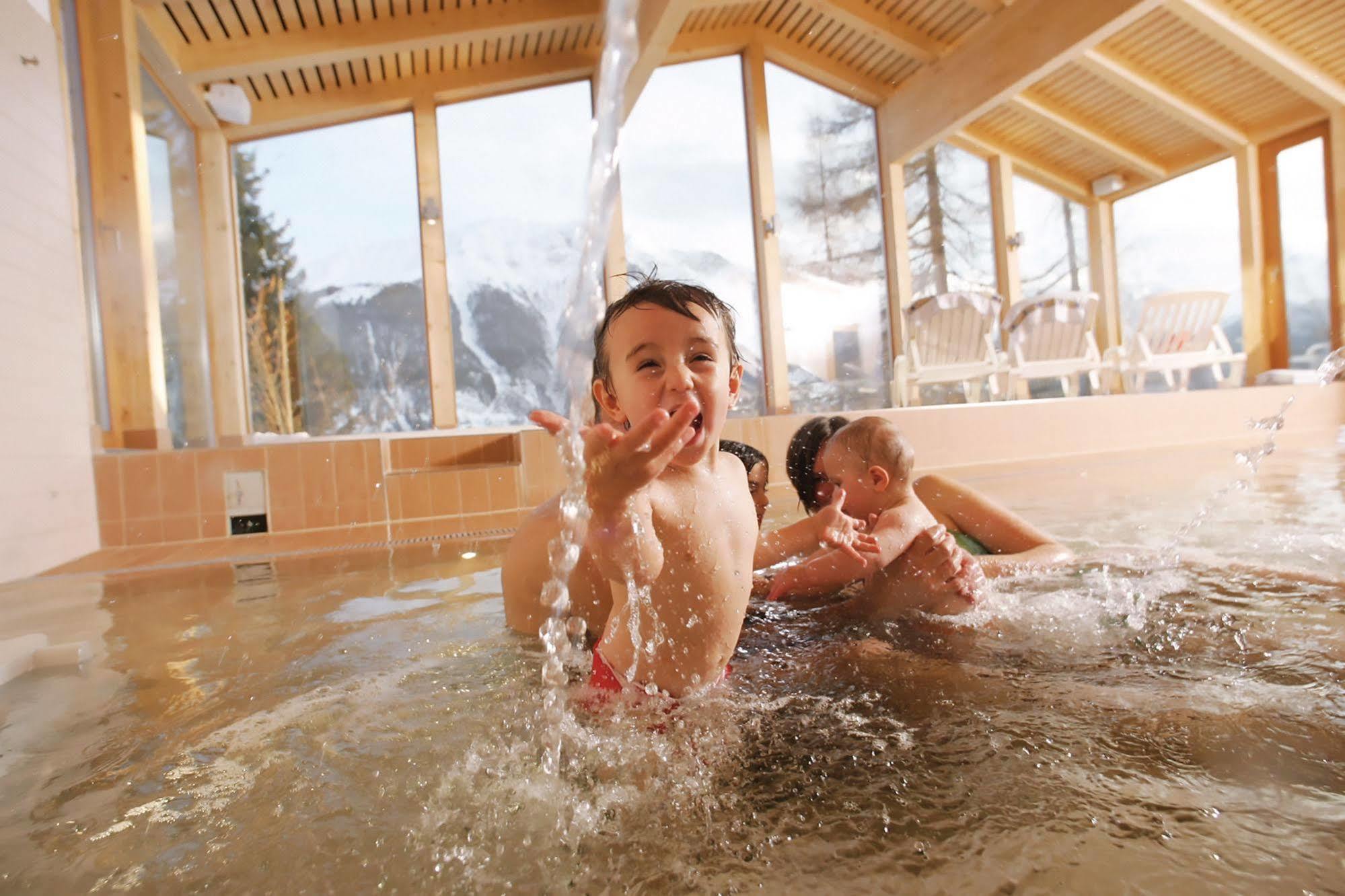 Aparthotel Muchetta Wiesen Bagian luar foto
